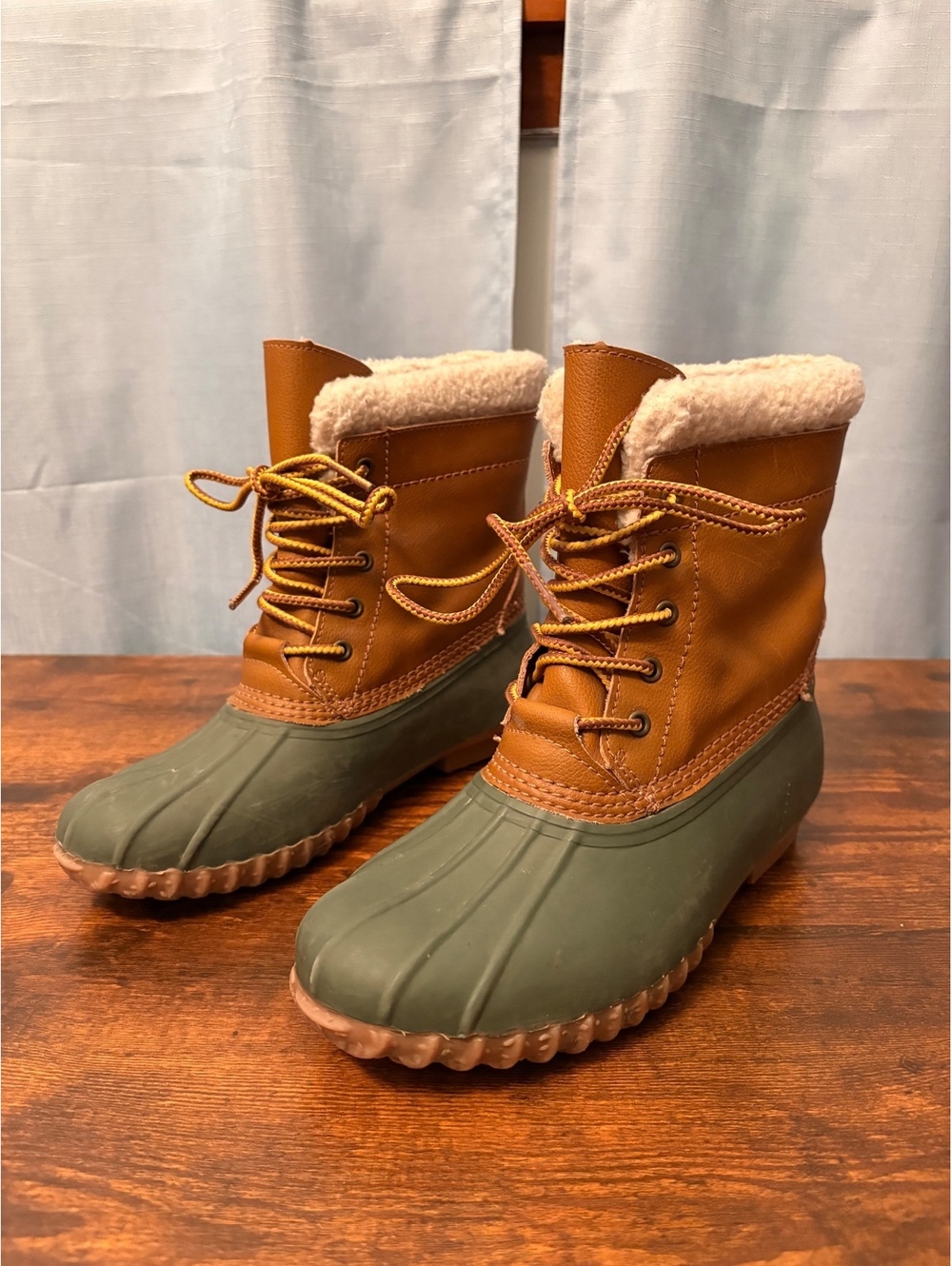 American Eagle Outfitters Duck Boots Women’s Size 7 Brown Green